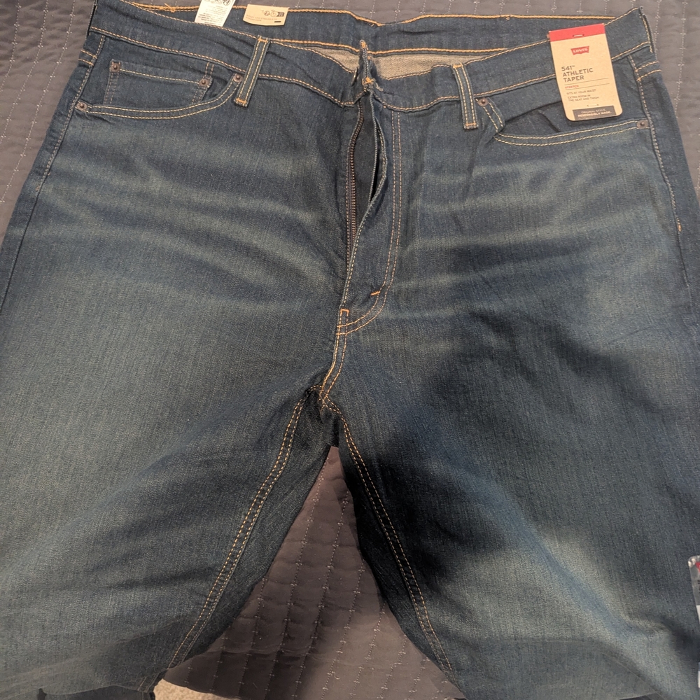 Brand New Men's 541 Levi's Jeans. Still Has Tags. Athletic Taper.